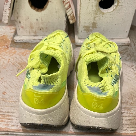 Nike Size 7 Space Hippie 04 Light Lemon Twist Green Sneakers - Picture 4 of 9
